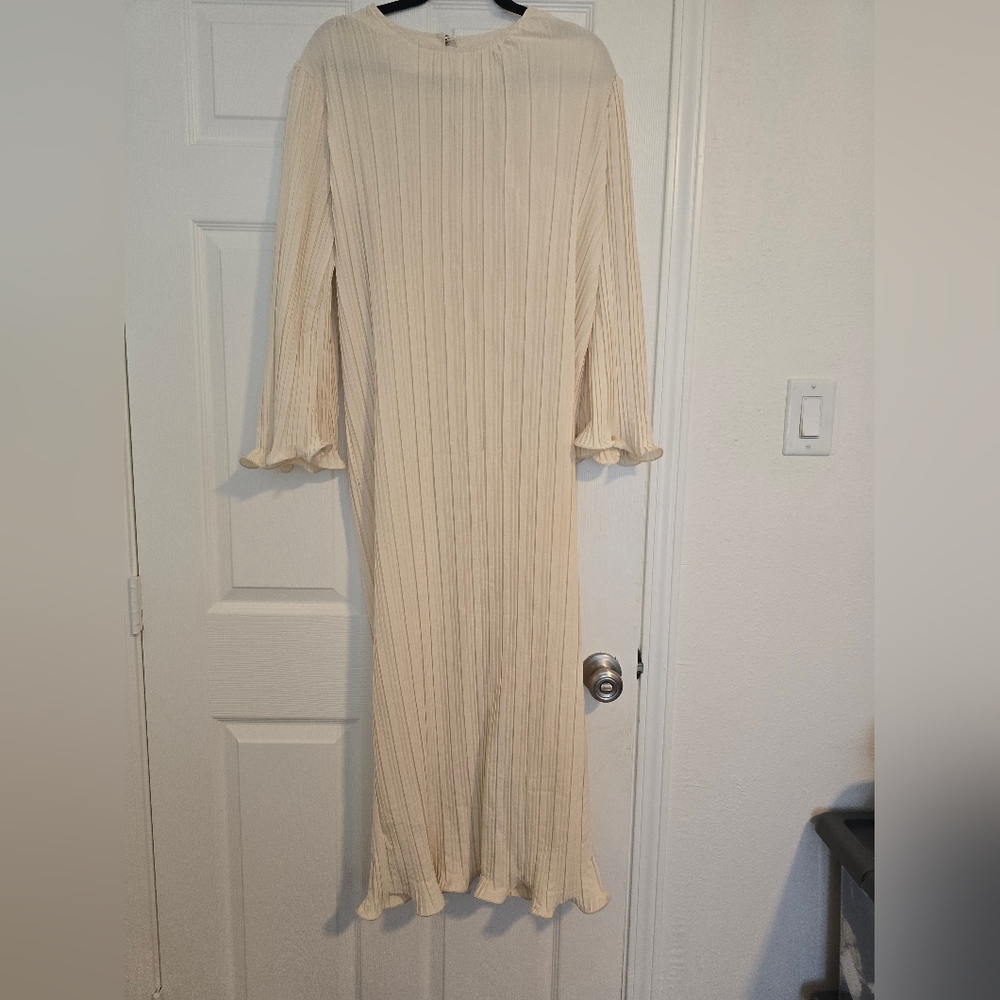 Vintage cream dress scalloped arms and hem size M
